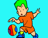 Dibuix Nen botant la pilota  pintat per iokloj